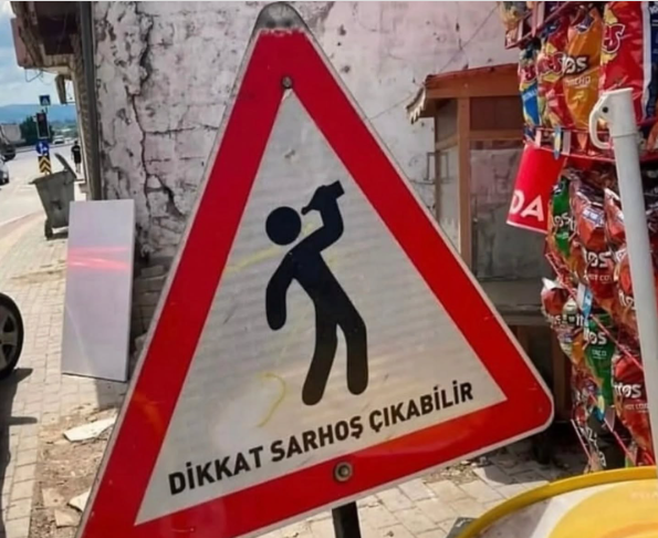 TrafikMeme's tweet photo. Yeni trafik kuralı açıklandı 😂🚦  
Kurallar değil, $TRAFIK pump edilir! 💨  

👉 https://t.co/sp6ndYL1Ai  

#TRAFIK #PumpFun #Solana #MemeCoin https://t.co/d84EEL1lQF