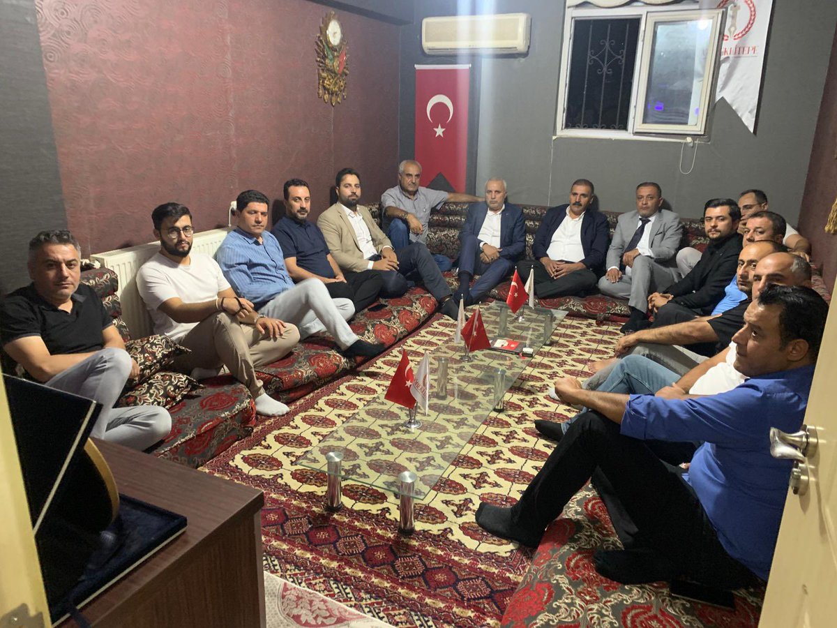 Göbeklitepe Gazeteciler ve Yazarlar Cemiyeti’ni ziyaret etmekten büyük bir memnuniyet duydum. Yerel ve ülke gündemine dair pek çok önemli konuyu samimiyetle değerlendirme fırsatı bulduk. Misafirperverlikleri ve değerli katkıları için teşekkür ederim.

<a href="/gobeklitepegyc/">Göbeklitepe Gazeteciler ve Yazarlar Cemiyeti</a>