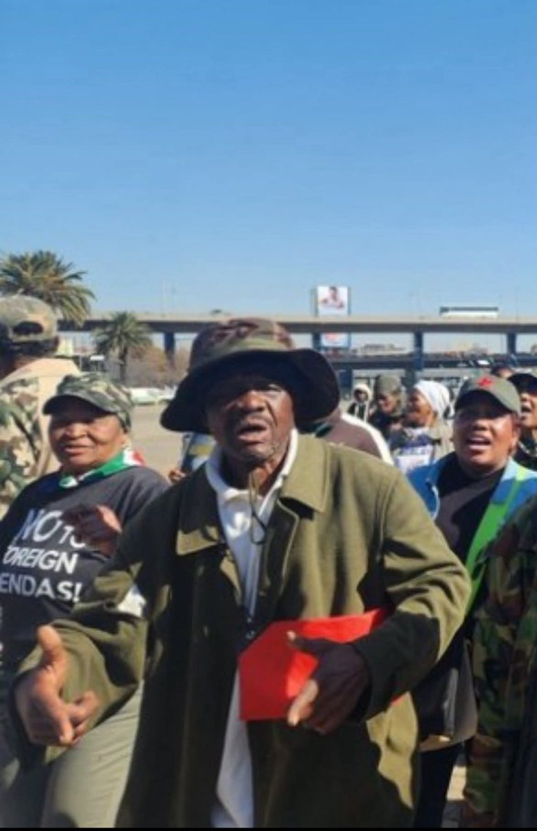 nqw_david's tweet image. These are not South African or they are drug addict