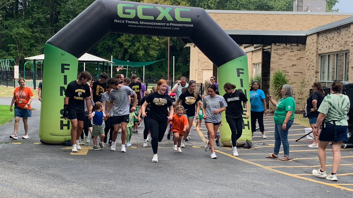 DeepwoodLake's tweet photo. #WheelWalkRun 2025 took place on Friday at #BroadmoorSchool! THANK YOU to all of the volunteers (parents and @RLSD_Beavers students), #BroadmoorFamilyNetwork for sponsoring, and for @2ndSoleMentor for providing the finish line and medals for the event! #EmpowerEngageEnrich https://t.co/3i8oy4tcHM