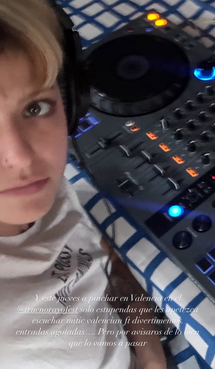 Alba Reche en historias de instagram 

“Y este jueves a pinchar en Valencia en el Truenorayo Fest solo estupendas que les apetezca escuchar mitic valencian ft divertimentos.
entradas agotadas.... Pero por avisaros de lo bien que lo vamos a pasar”