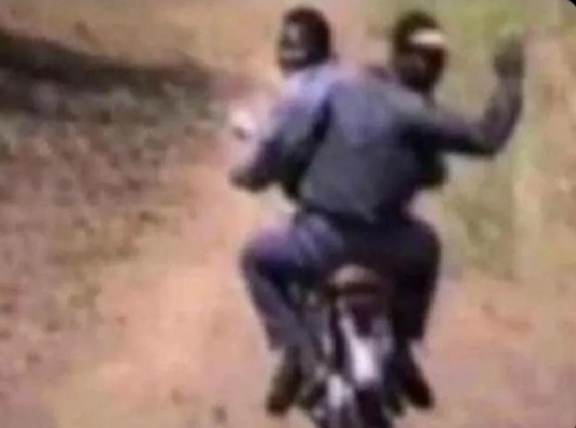 Inlaws: Omuko aliwa?

Me after seeing an NRM pic in their living room: