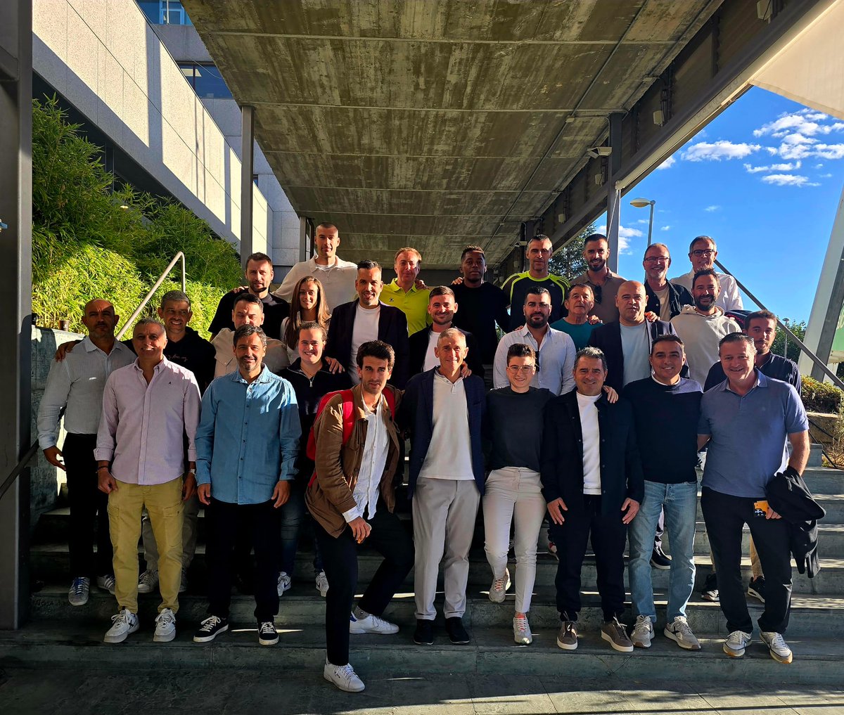 Una numerosa representación de nuestro Área de Entrenadores ha asistido en la Ciudad del Fútbol de Las Rozas a la presentación del nuevo proyecto formativo de la Escuela Nacional de Entrenadores de la <a href="/rfef/">RFEF</a>.

Los asistentes han disfrutado de una gran ponencia de Marcelo Bielsa.