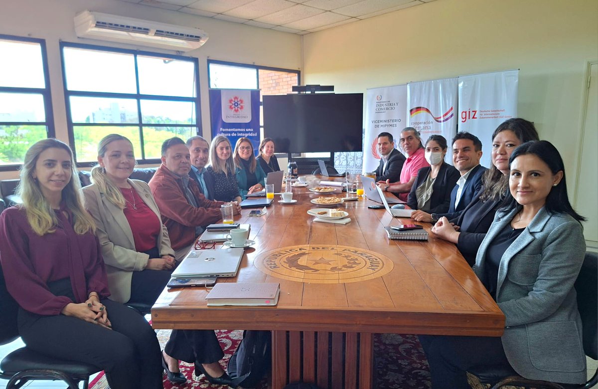 Hoy se realizó la Reunión Plenaria del Comité Selector del #SelloIntegridad 2025–2027.  Participaron gremios, cámaras y organismos aliados junto al MIC y la CGR, reafirmando el compromiso con la transparencia y la integridad.