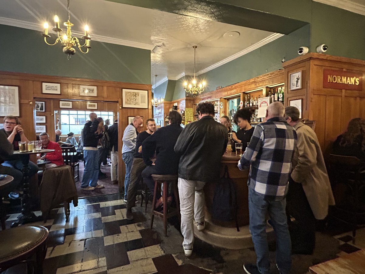 PubsSaving's tweet image. An excellent pint of Guinness at The Coach &amp;amp; Horses #pub #soho #favouritepubs ❤️