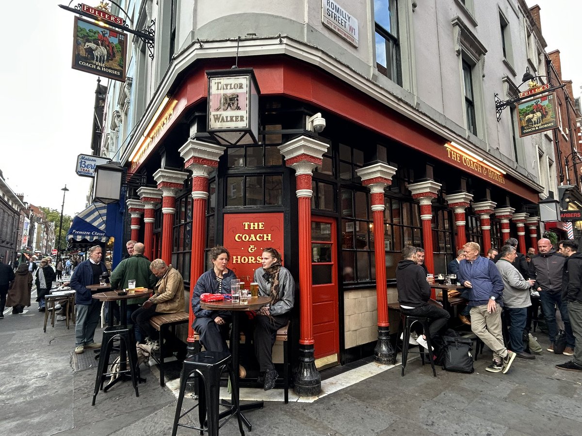 PubsSaving's tweet image. An excellent pint of Guinness at The Coach &amp;amp; Horses #pub #soho #favouritepubs ❤️