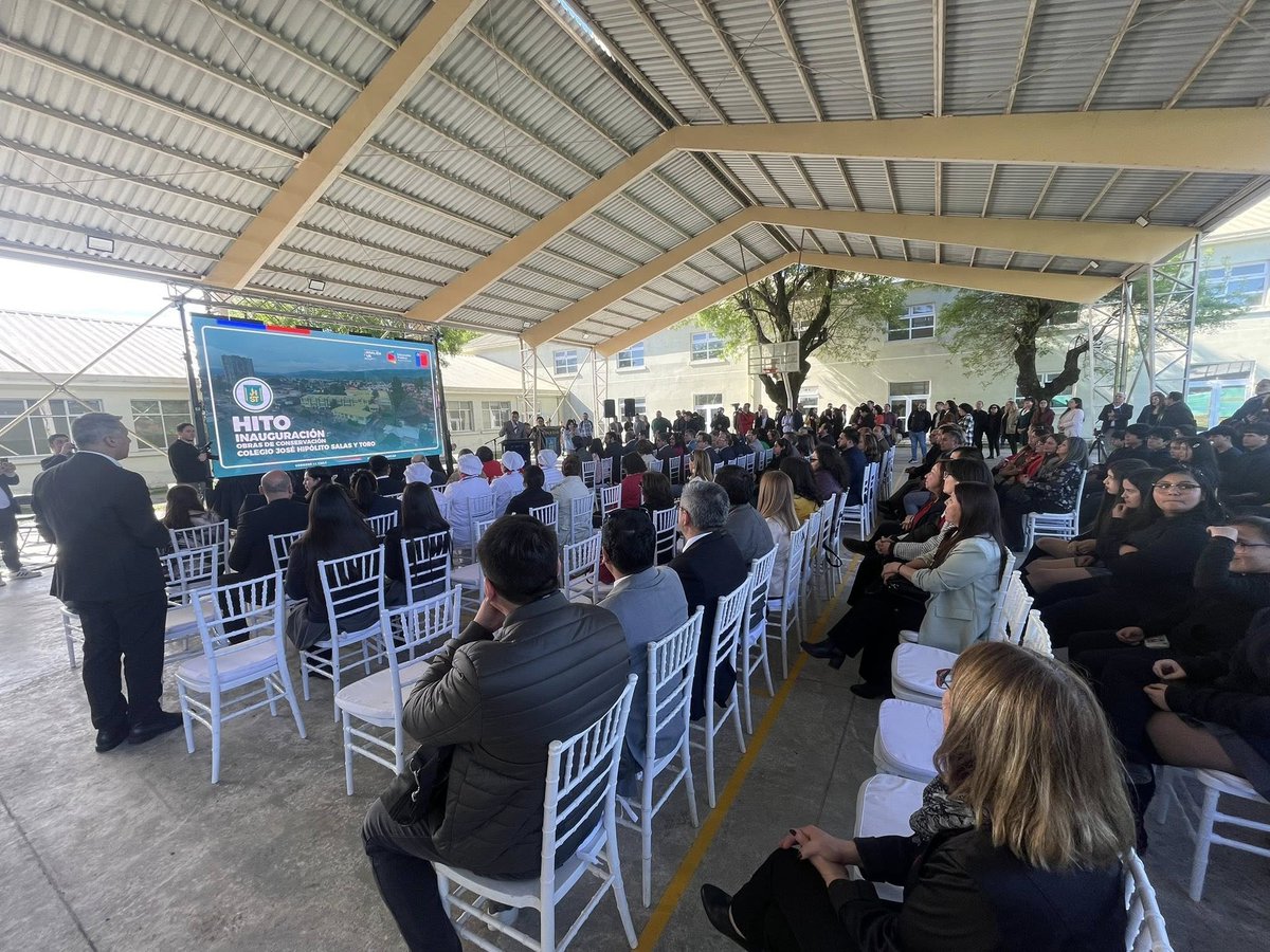 Hoy en #Florida y #Chiguayante se inauguraron las obras de conservación de los colegios Inés Enríquez Frödden y José Hipólito Salas y Toro, encabezadas por el Ministro Nicolás Cataldo junto a autoridades. Nuestro Director Regional, Leodan Zapata, acompañó la jornada.
