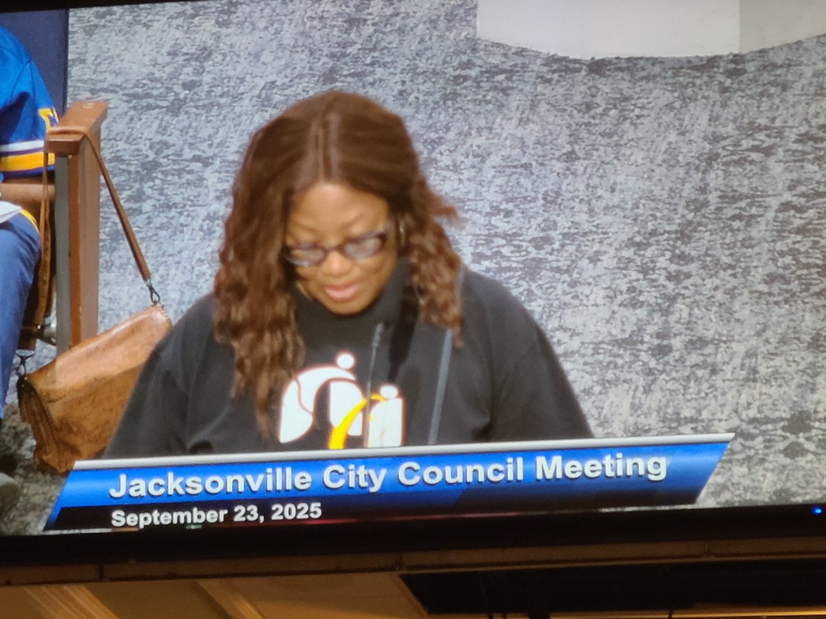 Kelly Frazier and Charletta Sowell speak out at the City Council meeting in support of the Mayor’s budget and against divisive anti-DEI amendments.