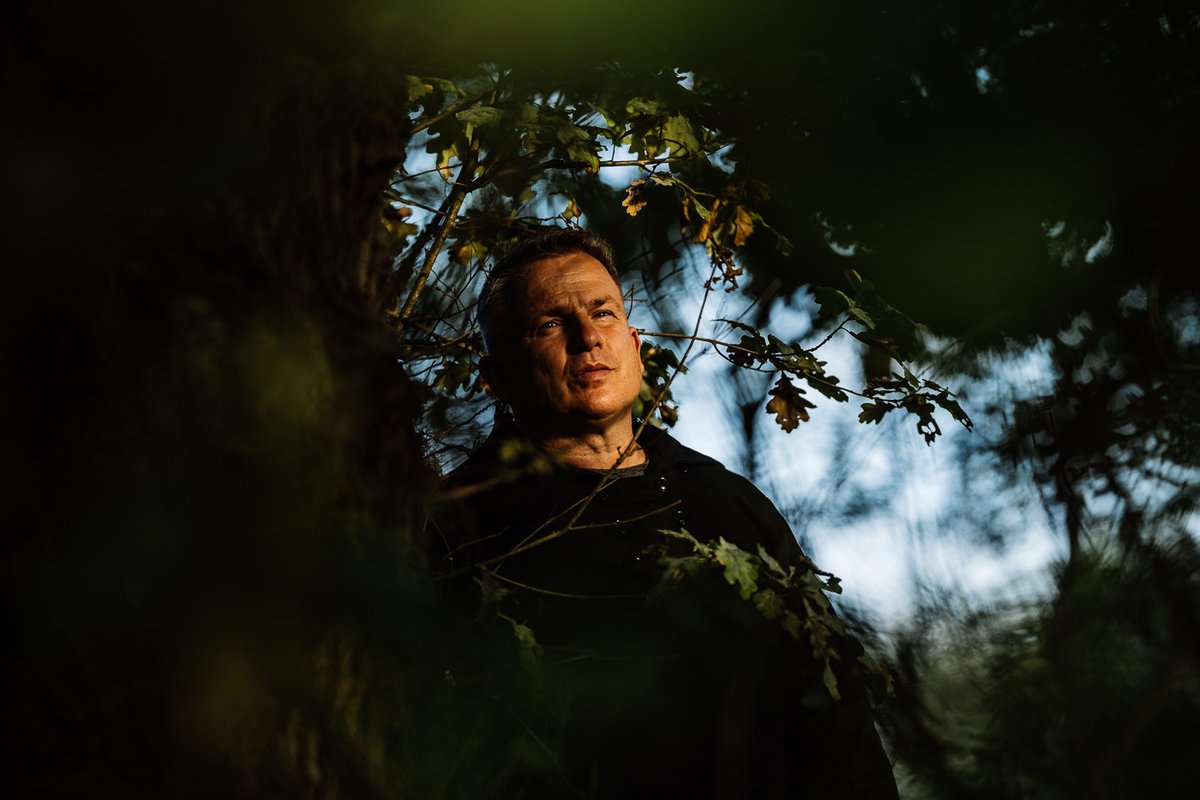 "Niemand kann Antwort dir geben,
 Du mußt dich selber erheben,
 Atme, erwacht immerzu,
 Laß deine Wünsche dich weben,
 Lebe: die Antwort bist du."

- Uwe Nolte