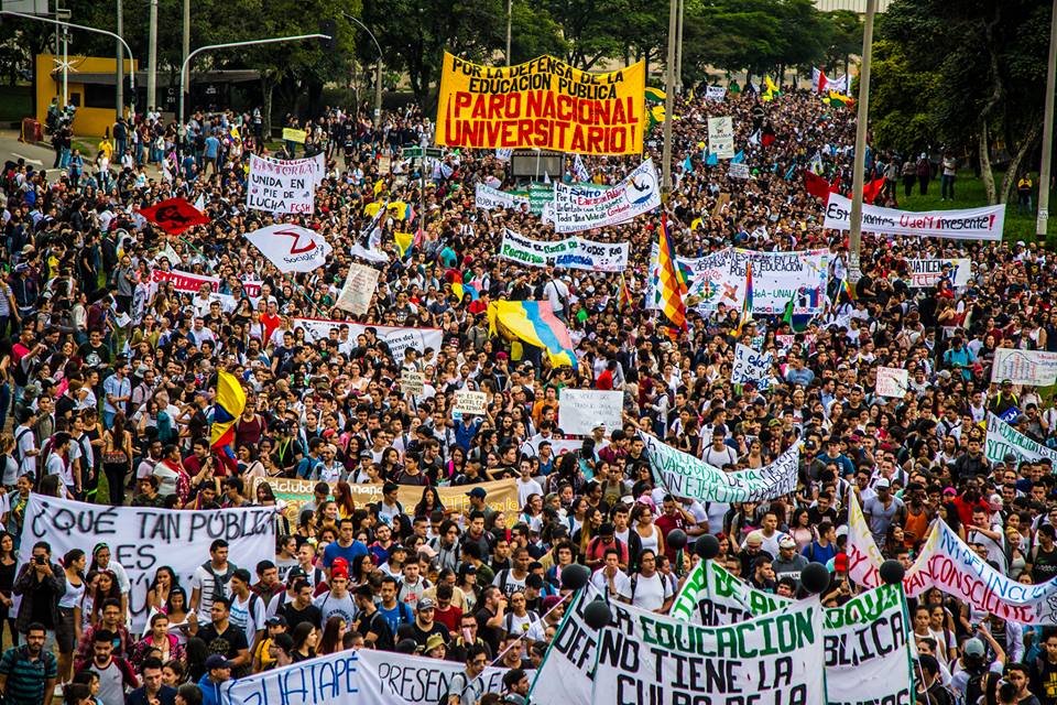 Décadas de Ley 30/1992 desfinanciando la Universidad pública. Desde el <a href="/PactoHistorico/">Pacto Histórico Colombia</a>  hemos tenido la iniciativa de reformar los artículos 86 y 87 de esta Ley, para que se garantice la financiación solidaria para las Universidades base presupuestal (IPC+crecimiento). Hoy el