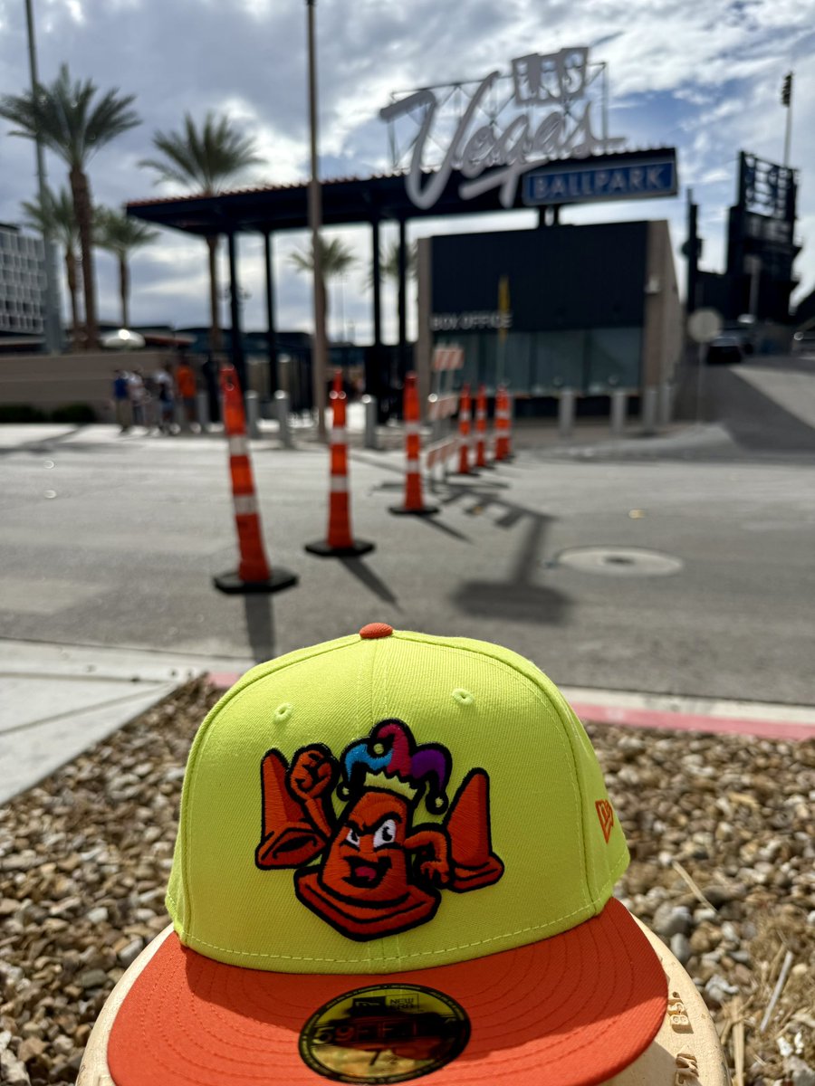 ItsErikMertens's tweet image. 🦺 Caution: Special Event Ahead 🚧 #LasVegasConeJesters #MenAtWork #AllTheBallparks #ErikLikesBaseball