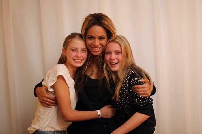 beyoncepress's tweet image. Zara Larsson and Beyoncé in 2013. 📸
