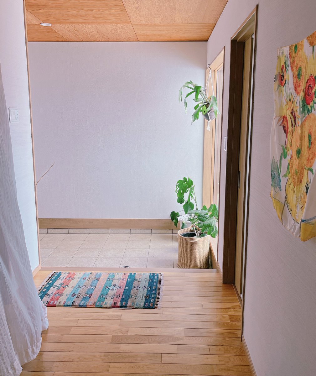 秋だ🌿
窓を開けておける季節は、カーテンが膨らむのを見るのが多幸感あふるる

ここからは今年がゆっくり閉じていくんだなあ、閉じ切るまでにあと何個じぶんを褒められるような仕事ができるかな