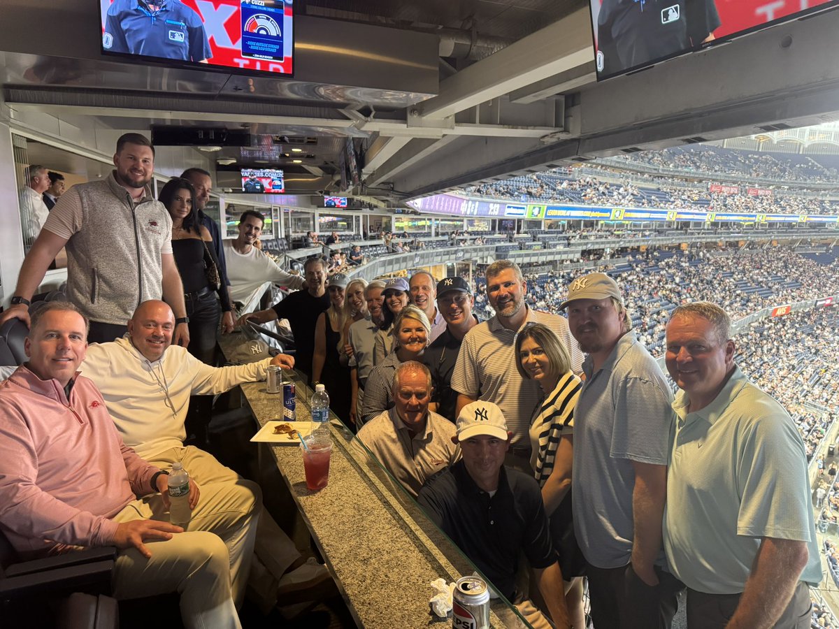 CoachCalArk's tweet image. Road trip with some of the @RazorFoundation ‘94 Club members today! Lunch at Chazz Palminteri’s in the city then took the subway to the Yankee game!