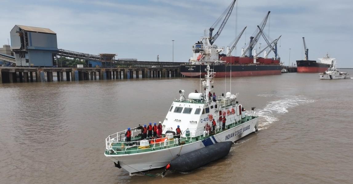 IndiaCoastGuard's tweet photo. @indiaCoastGuard District Headquarters No.1 under the aegis of Coast Guard Regional Headquarters (NorthWest) conducted Regional #PollutionResponse Exercise at #Hazira with active participation of key stakeholders #HaziraAdaniPort, #GMB, #CairnIndia, #Shell, #CSIRNIO, #NCC and #CMLRE. The #RPREX-25 was instrumental in testing preparedness of all stakeholders in response to any #MarineOilSpill in #GoKh and off the coast of Gujarat. Govt Agencies, Ports, Oil handling agencies and other stakeholders participated in the exercise with zeal and fervour showcasing growing synergy and Inter agency coordination. The exercise endorsed @IndiaCoastGuard motto of #VayamRakshamah which translates to #WeProtect against any Marine Pollution in #Indian waters.
#SaferSeas
#MarinePollutionResponse