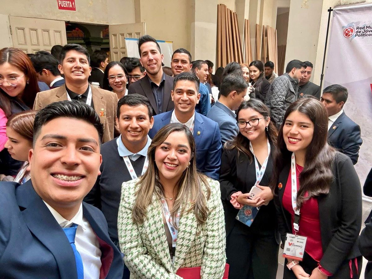 En Lima - Perú 🇵🇪 ; tuve la oportunidad de representar a Ecuador 🇪🇨, en la Cumbre Mundial de Jóvenes Políticos, donde abordamos el Proyecto que estamos elaborando en la Comisión de Garantías Constitucionales ; la Ley de Juventudes. Cerca de 5 millones de jóvenes Ecuatorianos