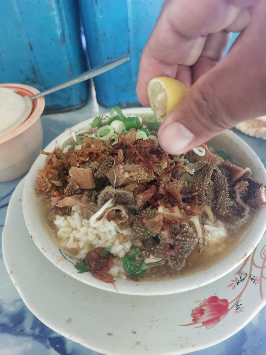 agoeng_HD's tweet photo. Jangan percaya jeruk nipis bisa membantu diet dan melangsingkan tubuh 😭 saya coba, yang ada malah nambah BB https://t.co/8KZLtPzxl7