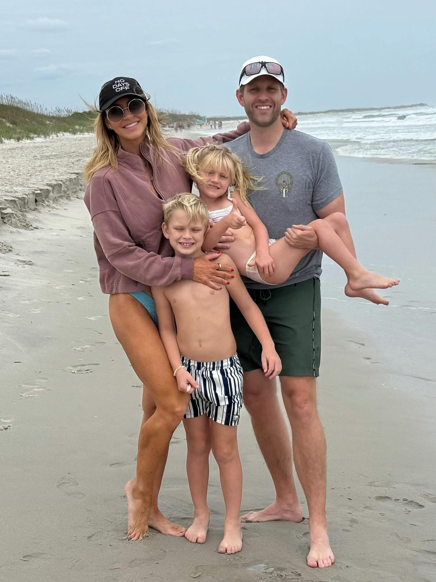 LaraLeaTrump's tweet image. Nothing better than a surprise, a trip home and a birthday celebration 🥰