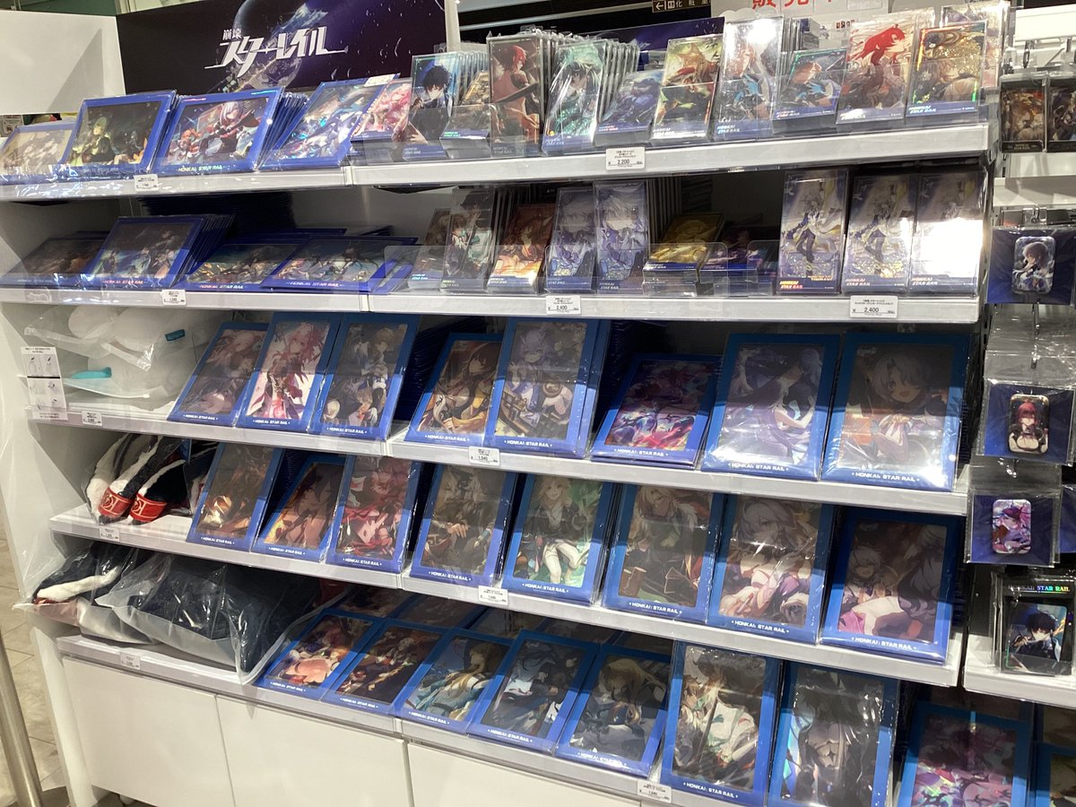 《9月24日》
#fantasyvillage 新宿店
＼we are open／

#原神 #崩壊スターレイル 
商品多数お取り扱い中です☆

本日は #原神 #フレミネ
 のお誕生日🎊🎂
⋆˚࿔ happy birthday 𝜗𝜚˚⋆

『絨冬暖聚シリーズ 抱き枕+毛布セット フレミネ』はラスト1点‼️

皆様のご来店をお待ちしております🫧