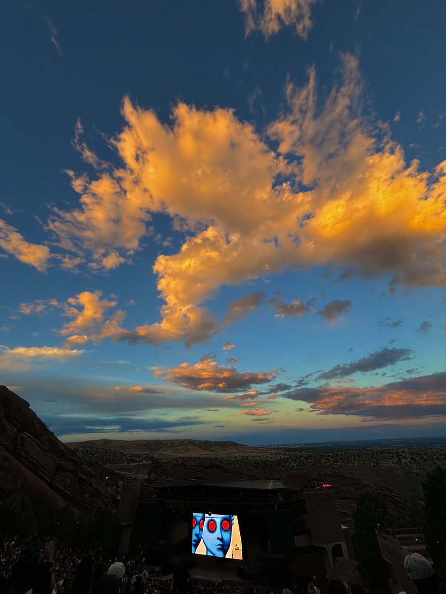 many things i’m still trying to process from my final Tipper sets &amp; this is definitely one of them :’)❔