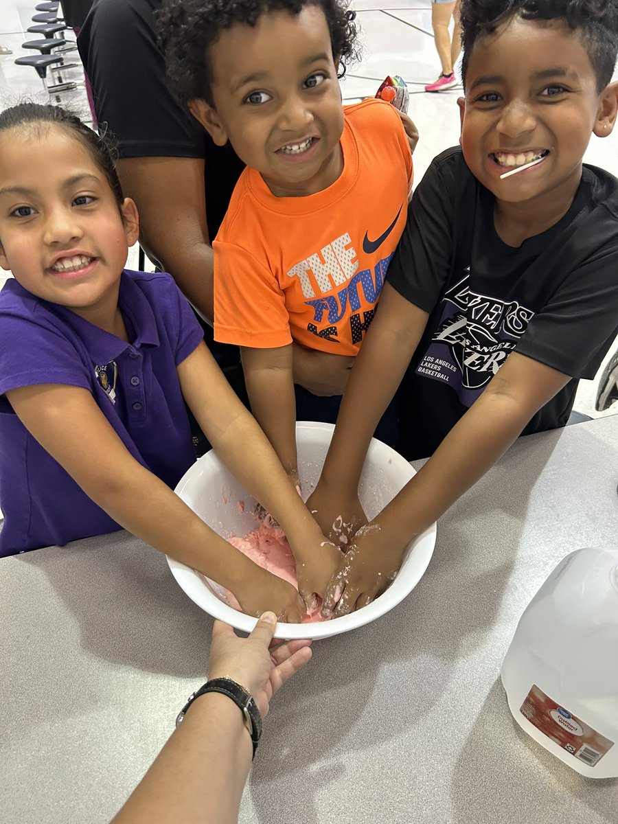 EMirandaG_IES's tweet photo. Math and science fun with our @Ituarte_ES Knights! Making Oobleck was a blast! Is it a solid or a liquid? @SPinon_IES #PK4 #EveryKnightLevelsUp #ALLIN https://t.co/jg83V51Q6H