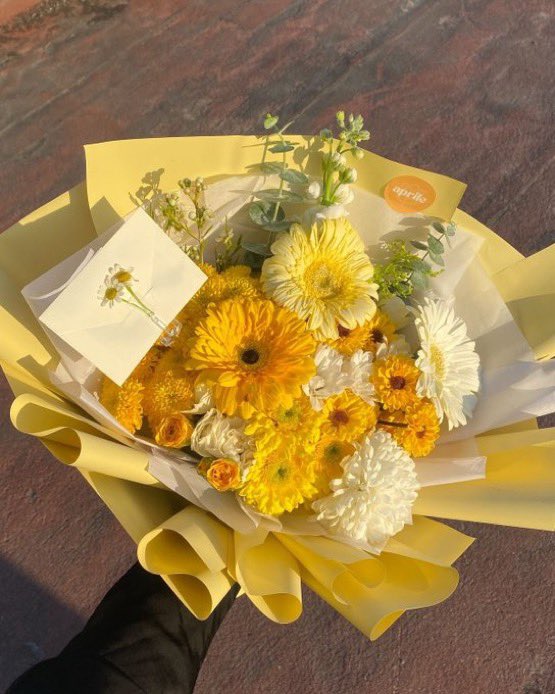 De: Anónimo 
Para: <a href="/ahavinyl/">𝖡𝗈𝗌𝖼𝗈</a>

[Flores Amarillas]

❝ ¡Hola! Solo me gustaría decirte que disfruto mucho leyéndote en la tl, siento que tenemos muchas cosas en común, y bueno, no se que más decir, feliz inicio de la primavera.🌼🤍❞
