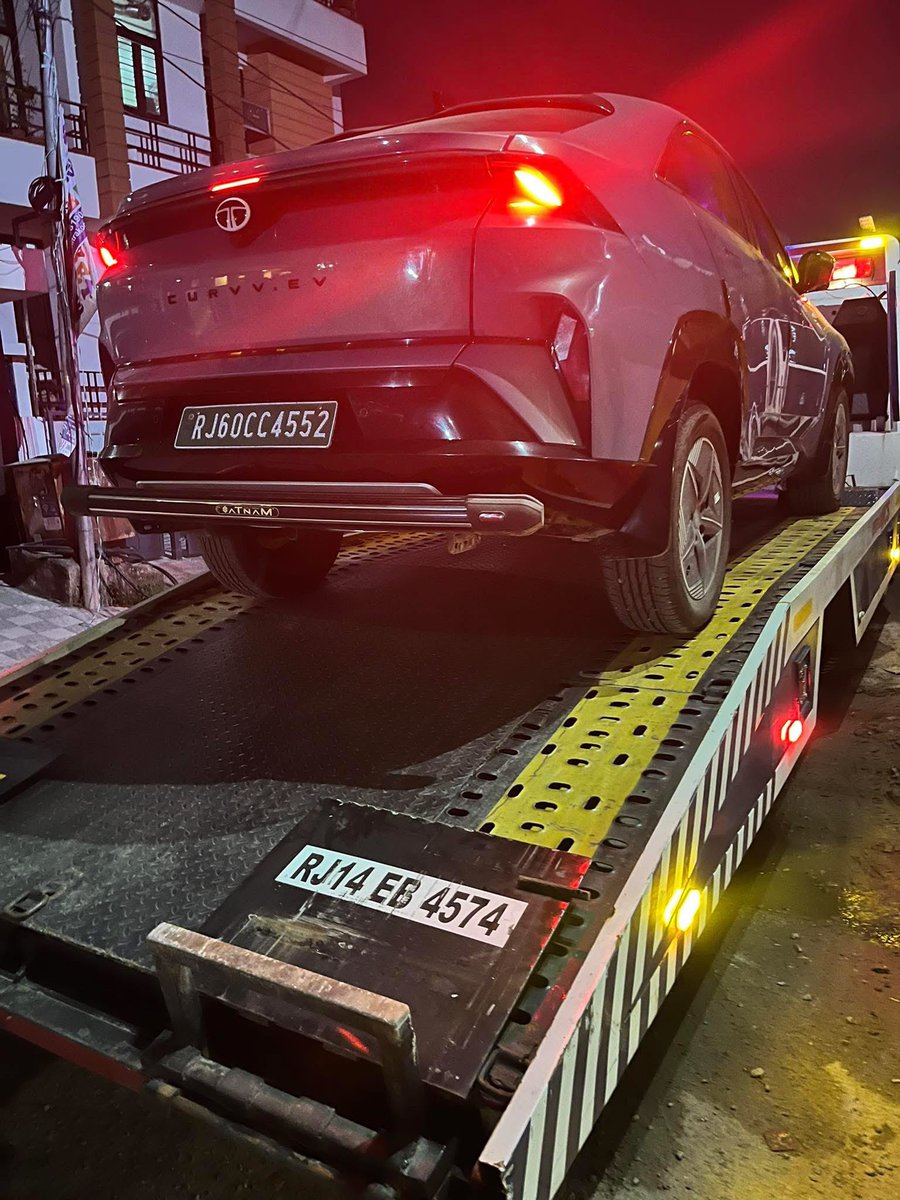 DrGuptaKaushal's tweet image. @TataMotors and @TataMotors_Cars, my new Tata Curvv EV broke down again today due to the same unresolved issue I previously reported. The car is now immobile and had to be towed. This is unacceptable for a brand new vehicle. #TataCurvvEV #TataMotors #EVproblems