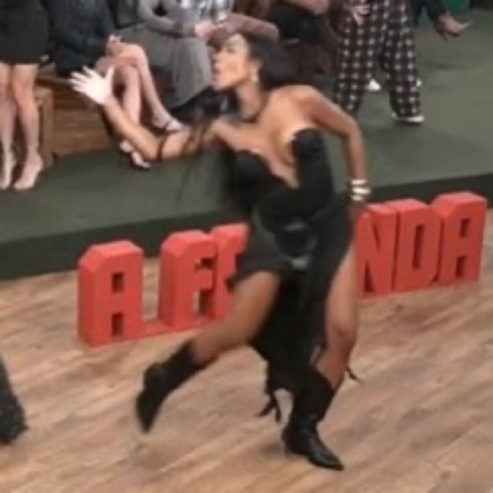 ela é muito doida, acho que estou apaixonada #AFazenda