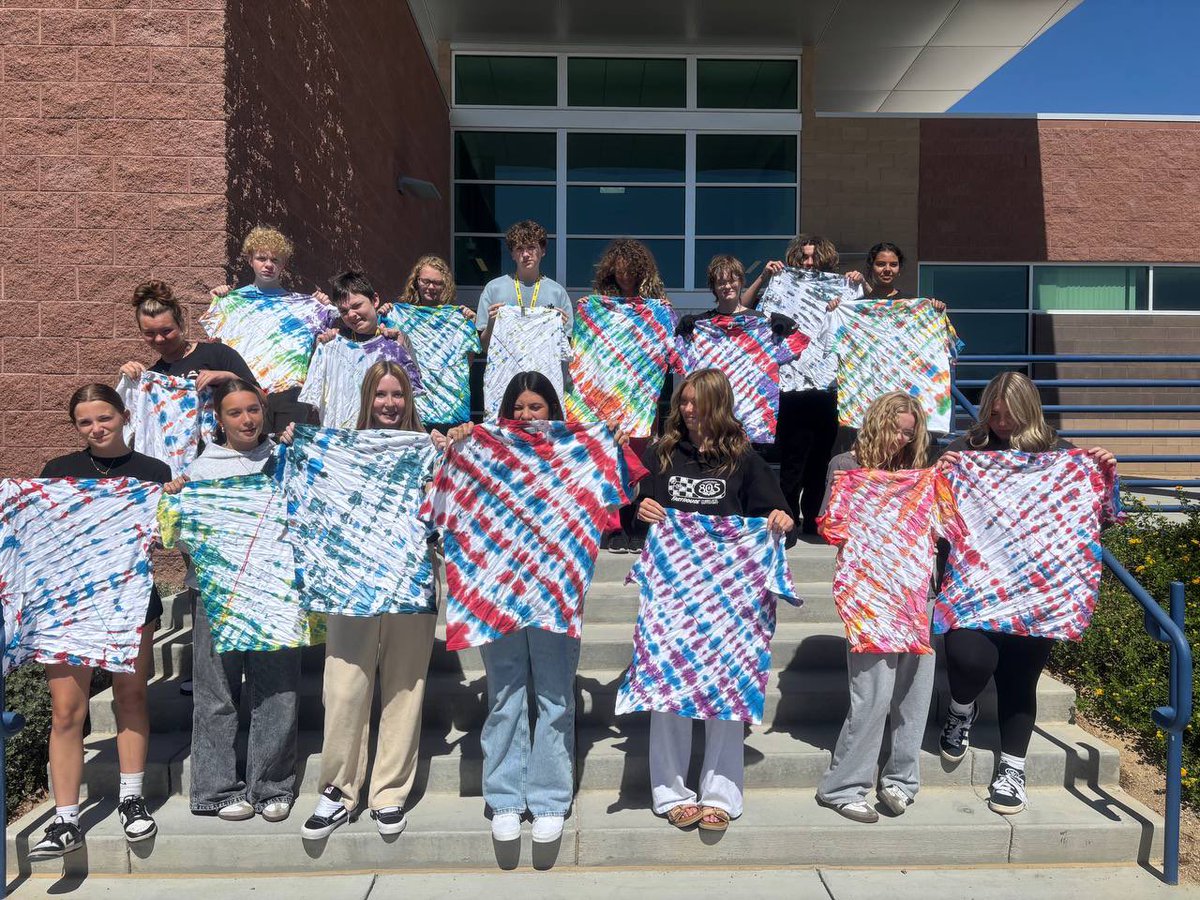 boulder_hs's tweet image. 🎨👕 Art students got creative and colorful today—designing their own tie-dye T-shirts! 🌈🌀 Every shirt a masterpiece, every swirl a story. #bchs41 #EaglePride #TieDye
