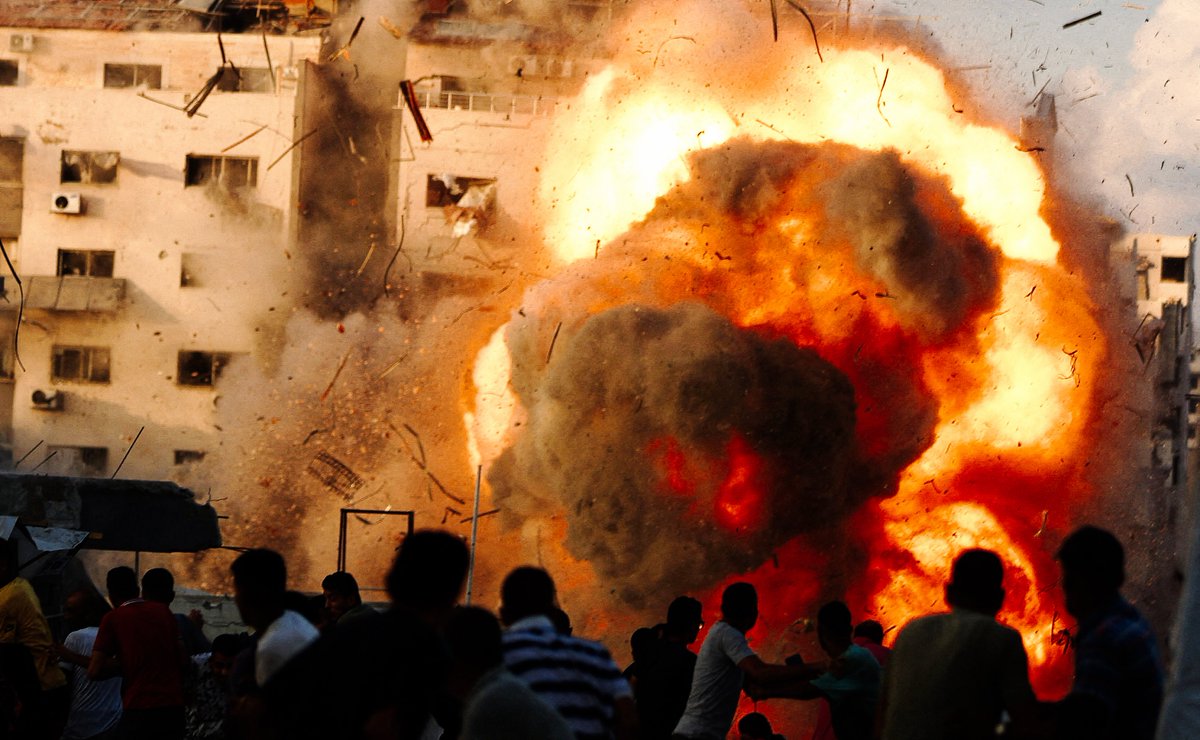 eyuplovely's tweet photo. When the facts are established about what is transpiring in Gaza there is not a doubt in my mind that it will be considered the gravest horror in human history. If you, like me, have spent all week prattling on about Politics, you are in moral arrears. Pay up. Links in replies. https://t.co/VkoMJvIWye