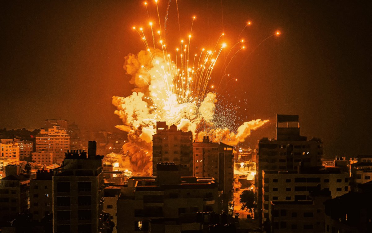 eyuplovely's tweet photo. When the facts are established about what is transpiring in Gaza there is not a doubt in my mind that it will be considered the gravest horror in human history. If you, like me, have spent all week prattling on about Politics, you are in moral arrears. Pay up. Links in replies. https://t.co/VkoMJvIWye