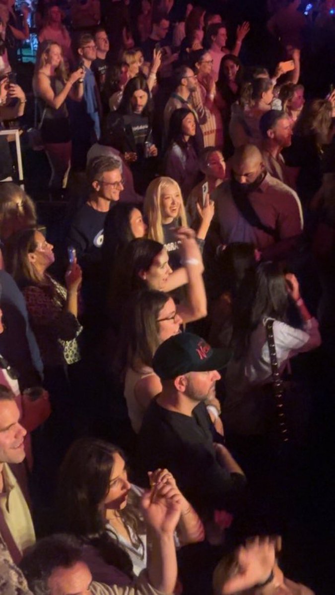 ROSÉ AT THE CHAPPELL ROAN CONCERT