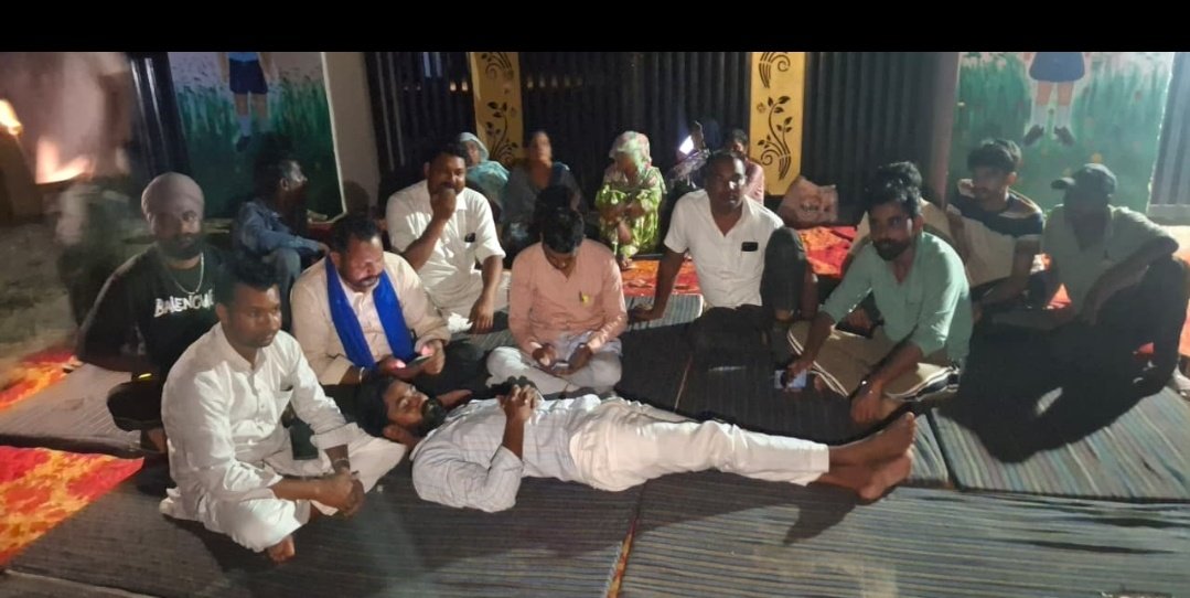 RamdevASP's tweet image. श्रीगंगानगर जिले की विजयनगर तहसील में रा.उ.मा.विधालय 17GB में दलित समाज की बच्ची के साथ शिक्षक द्वारा देह शोषण का प्रयास किया गया,जो अत्यंत निंदनीय घटना है।
मुकदमा दर्ज होने के 15 दिन बाद भी@sgnrpolice आरोपी को गिरफ्तार करने में नाकाम है।भीम आर्मी के द्वारा धरना प्रदर्शन जारी है।