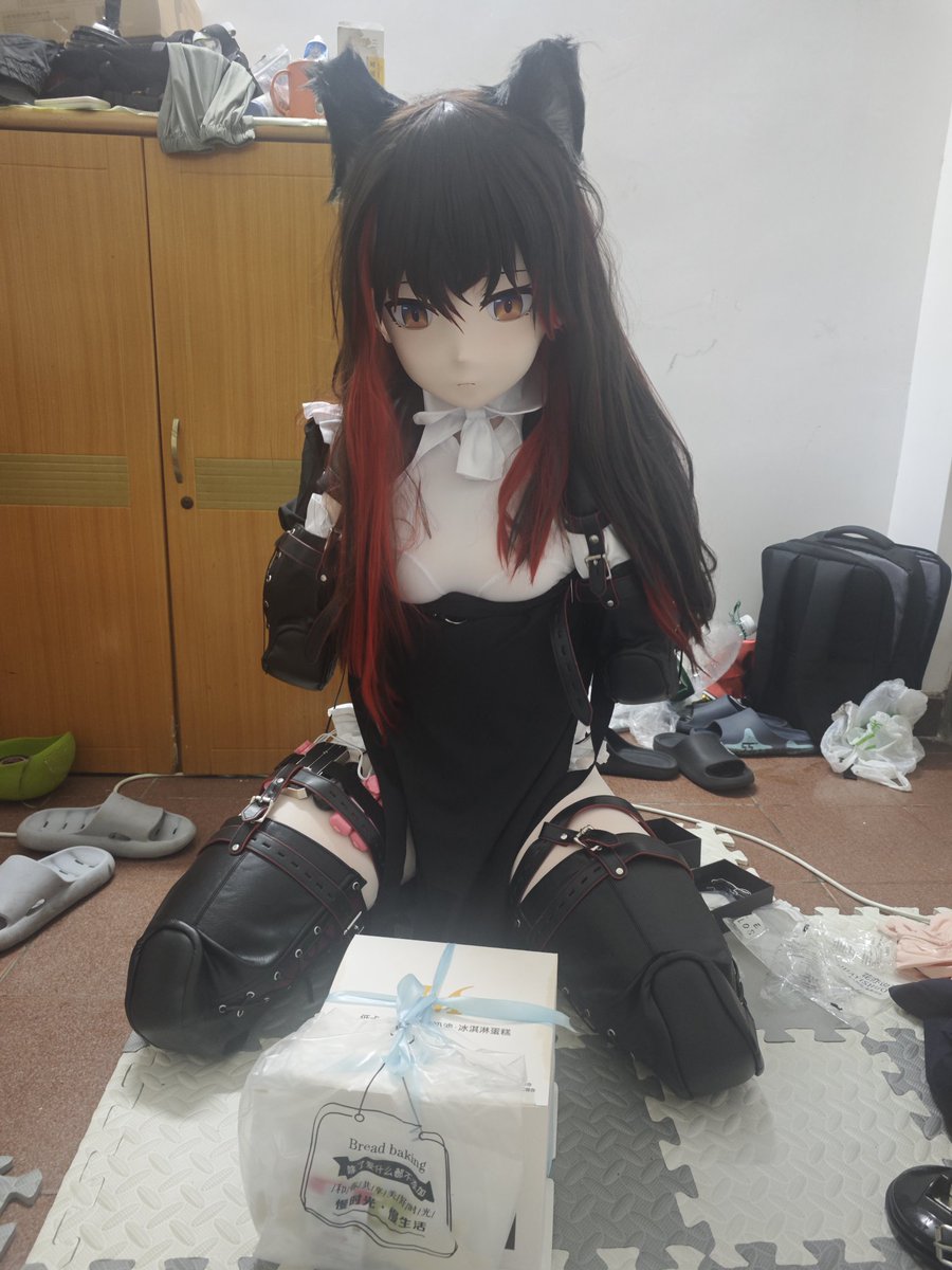 FuHua_666's tweet photo. 沙雕文案（2/2）
“果然一键开火他就爽晕过去乖乖躺下被我打包了呢~”
“老板~猎物已经被拿下了哦~买家在遥远的北方说要做好保暖工作，真��打包发货是吧，好的呢~”
填充物：（懵逼醒来）周围怎么黑漆漆还���不了，不是有好心人陪我过生日陪我玩吗。。好热啊，噫——什么声音，呼吸也好难受呜呜呜（缺氧昏厥） https://t.co/wXGjtdXF0p