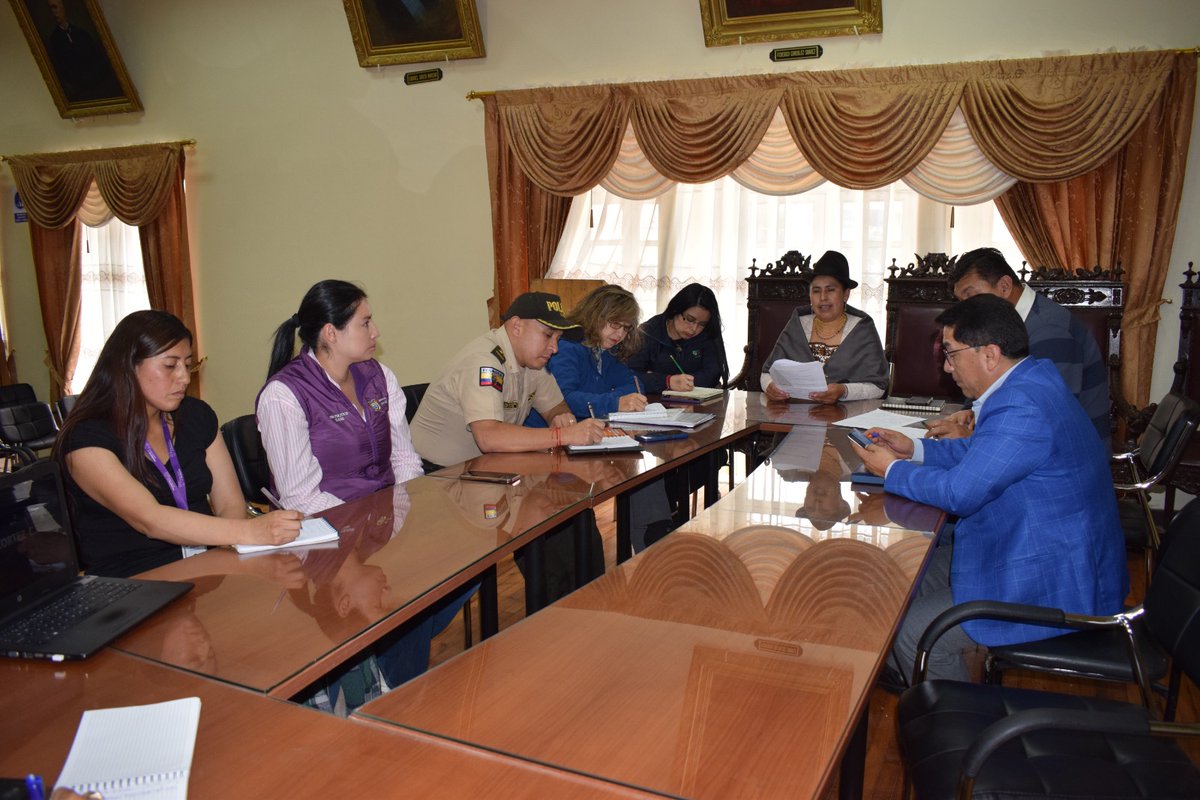 #SeguridadCiudadana
Autoridades integrantes de la Mesa Técnica de Seguridad Cantonal se reúnen permanentemente dado el Estado de Excepción en la provincia de Chimborazo, se analizan  los eventos publicos que están programados en varios sectores de #Guano #Reprogramacion #Fiestas