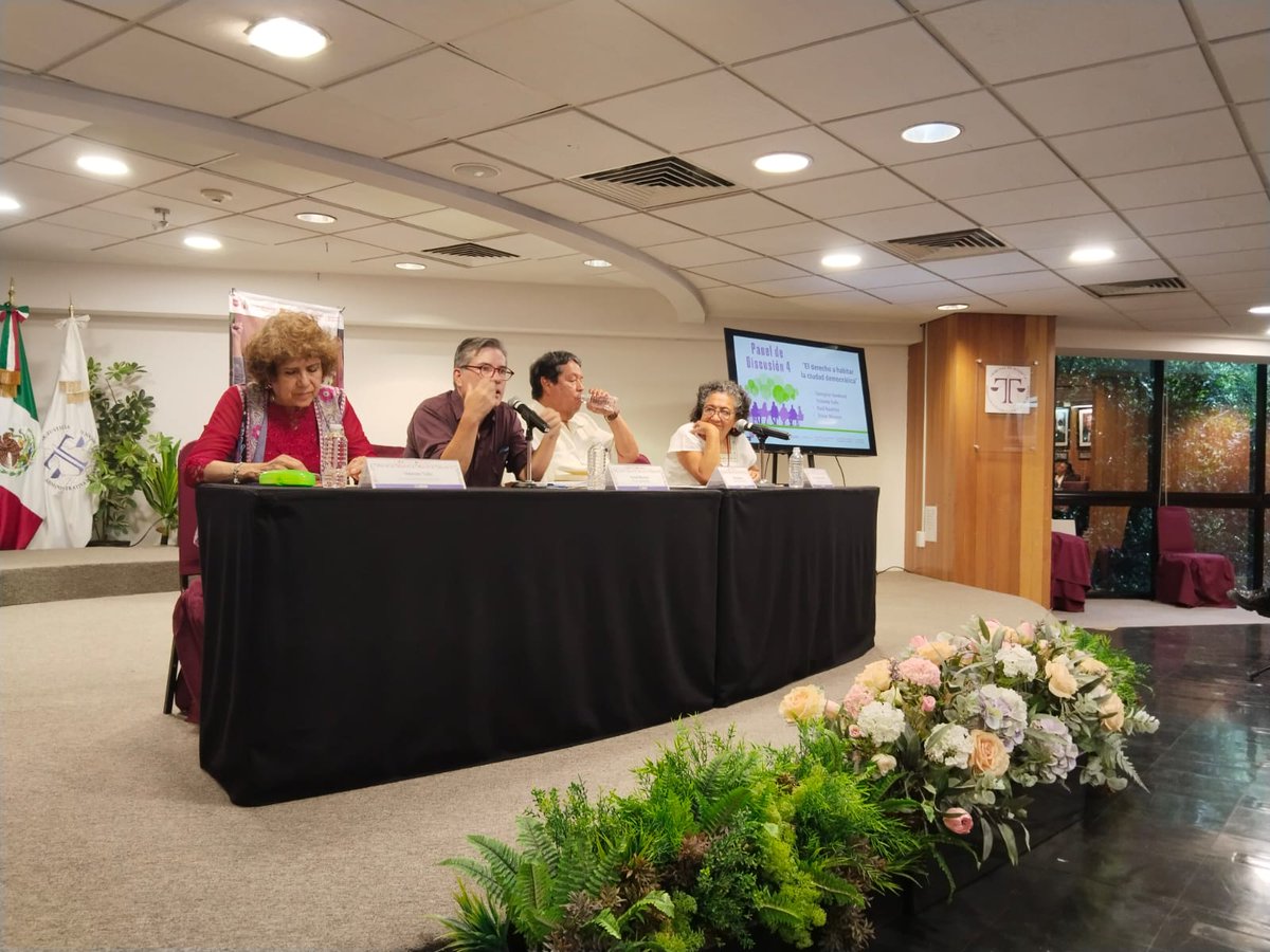 Durante la segunda jornada de "Mesas de Diálogo. Memoria, resistencia y reconstrucción", que se llevan a cabo en el Tribunal de Justicia Administrativa de la Ciudad de México (<a href="/TJA_CDMX/">TJA_CDMX</a>), especialistas en derecho laboral y derecho a la vivienda destacaron que el sismo de 1985 fue