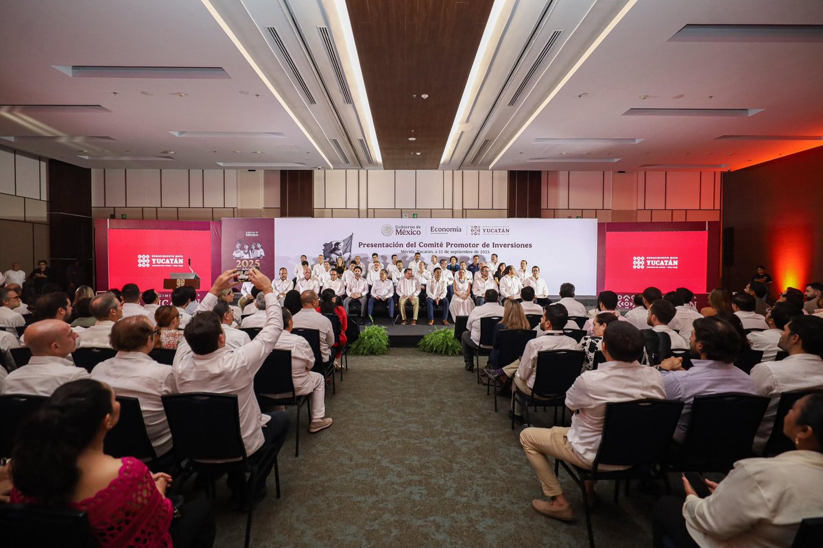 En el evento presidido por el Gobernador <a href="/huachodiazmena/">Joaquín Díaz Mena</a> y en presencia del titular de los comités de promotores de inversión de la Secretaria de Economía de México Eugenio Govea Arcos, se instalo el Consejo Promotor de Inversiones y presentamos la marca INVEST IN YUCATÁN