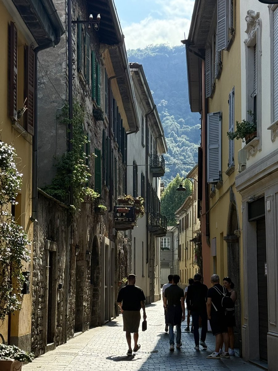 1000 🇱🇺🇯🇵 tweet media