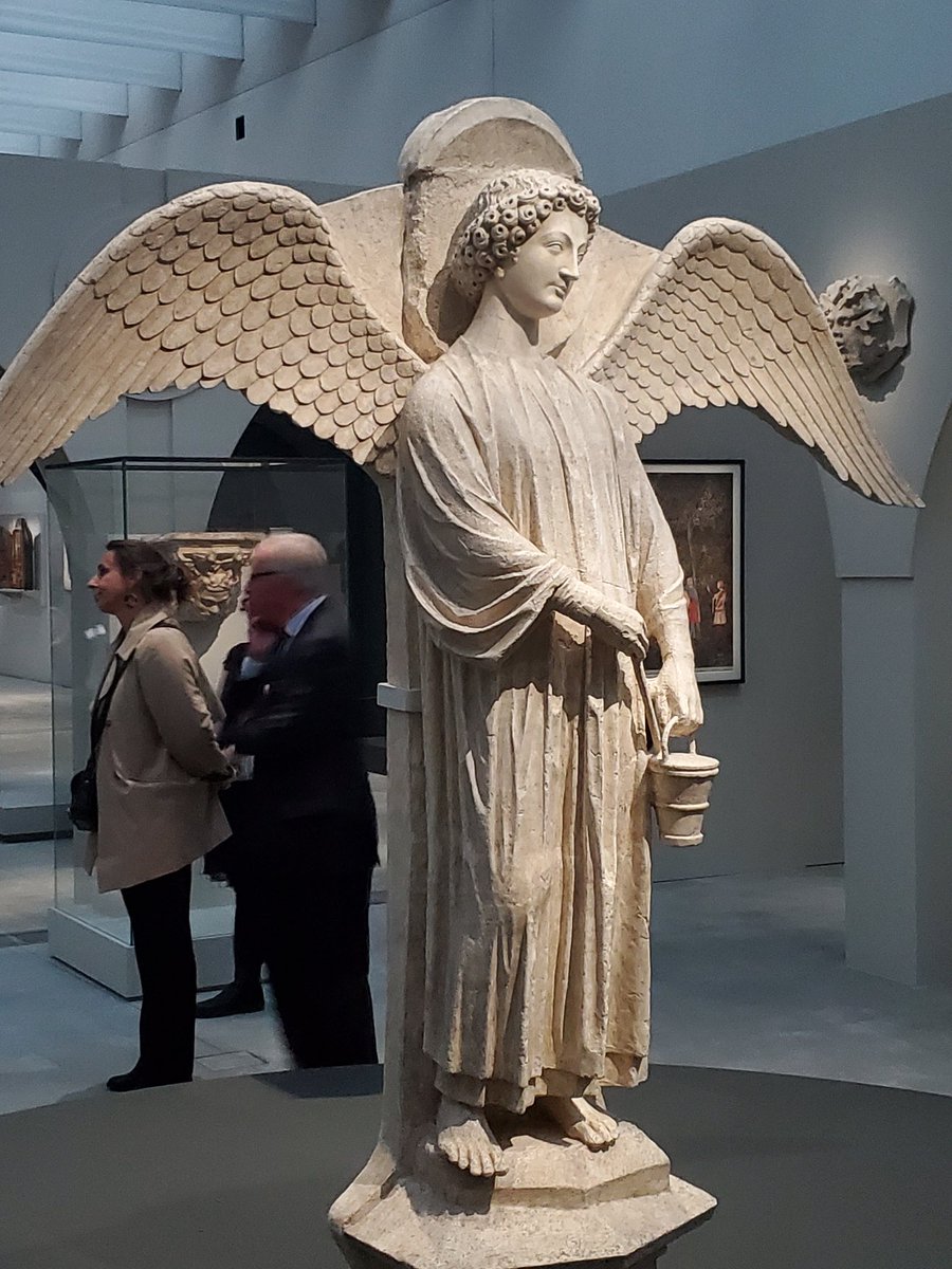 LefebvreFred59's tweet image. Ce soir @xavierbertrand a inauguré l&apos;expo &quot;Gothiques&quot; au @MuseeLouvreLens. L&apos;occasion pour Matthieu Régnier et Mathieu Besème de présenter Dagoma devant un parterre d&apos;investisseurs belges accueillis demain pr une visite du site Tissel dédié à l&apos;éco circulaire #fiertéroubaisienne