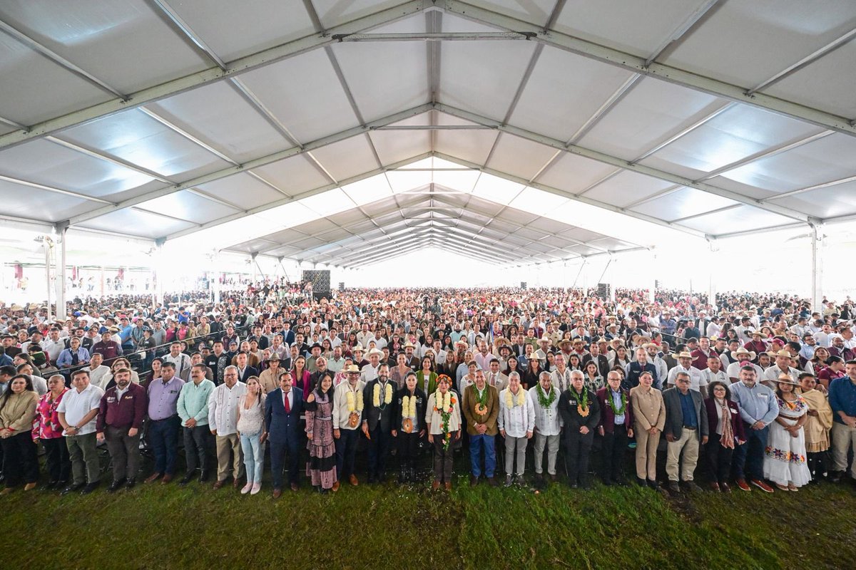 alhely_arronis's tweet image. Acompañamos a nuestra Gobernadora en su visita a #Temascaltepec, donde presentó los avances alcanzados en su segundo año de gobierno en la zona sur del Estado de México, destacando acciones en materia ambiental, educativa, de seguridad y desarrollo económico.

Con…