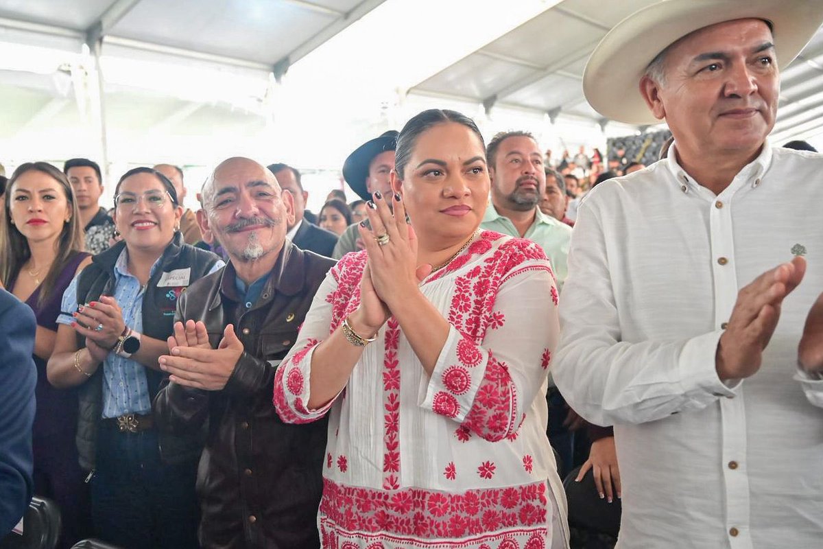 alhely_arronis's tweet image. Acompañamos a nuestra Gobernadora en su visita a #Temascaltepec, donde presentó los avances alcanzados en su segundo año de gobierno en la zona sur del Estado de México, destacando acciones en materia ambiental, educativa, de seguridad y desarrollo económico.

Con…