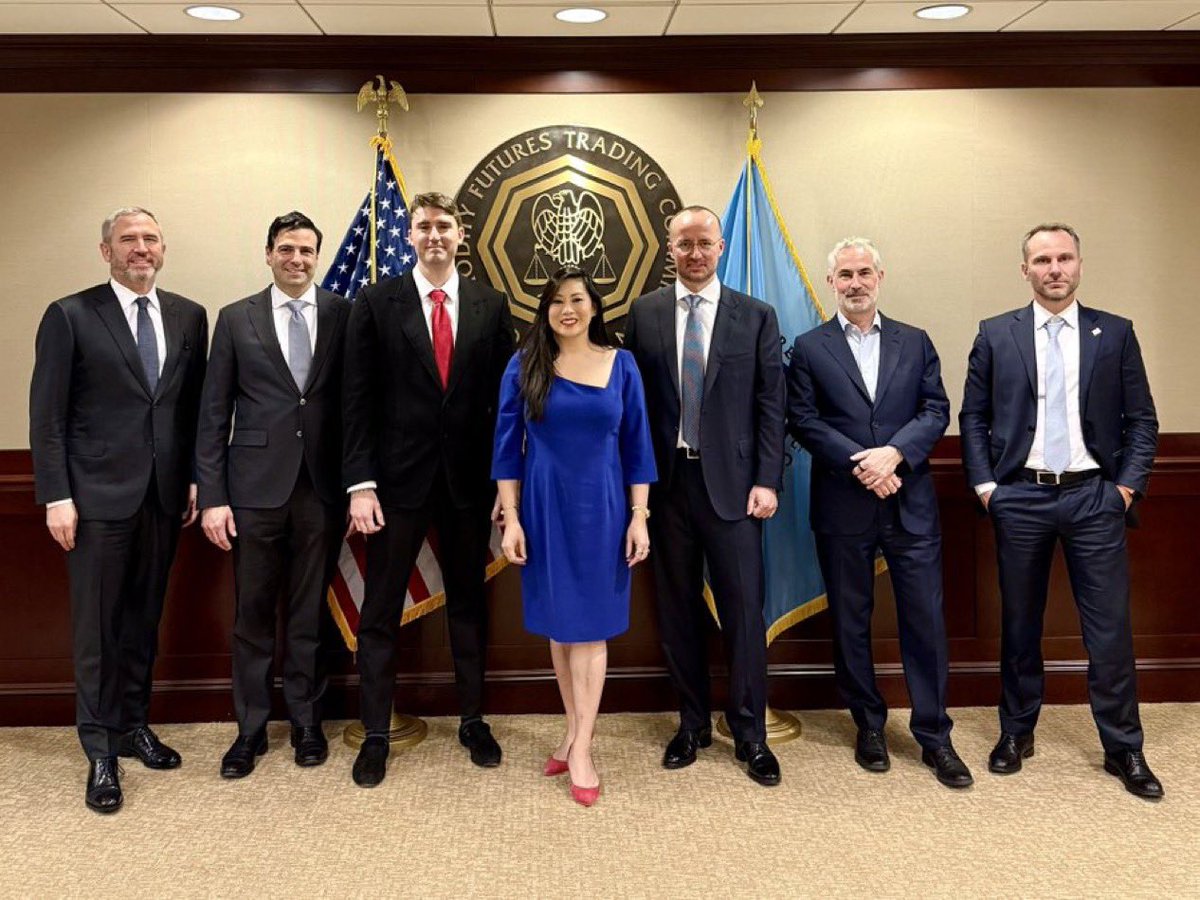 🚨BREAKING: CFTC Acting Chairman - Caroline D. Pham just published a photo on X with the CEO of <a href="/Ripple/">Ripple</a> - Brad Garlinghouse! 

💥#XRP IS A DONE DEAL💥