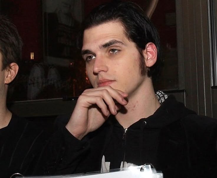 Mikey Hourly (@mikeyhourlyway) on Twitter photo 