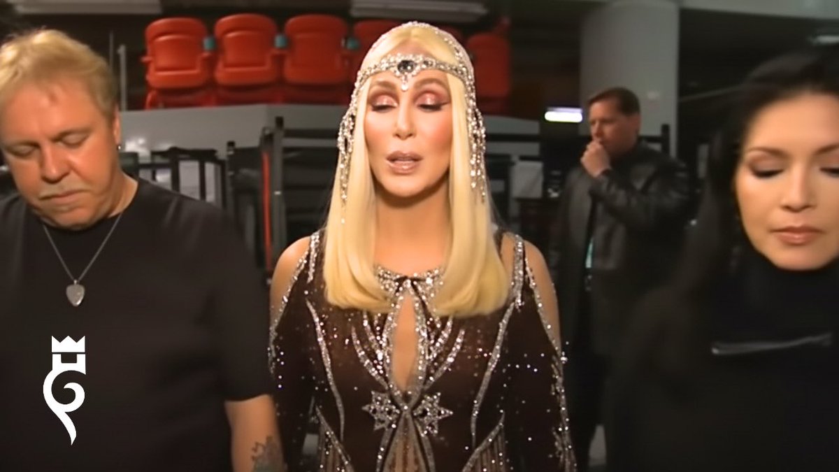 Cher Takes Us Backstage of the Farewell Tour - DVD Extra (2002)
youtu.be/lXjyHcQZid0