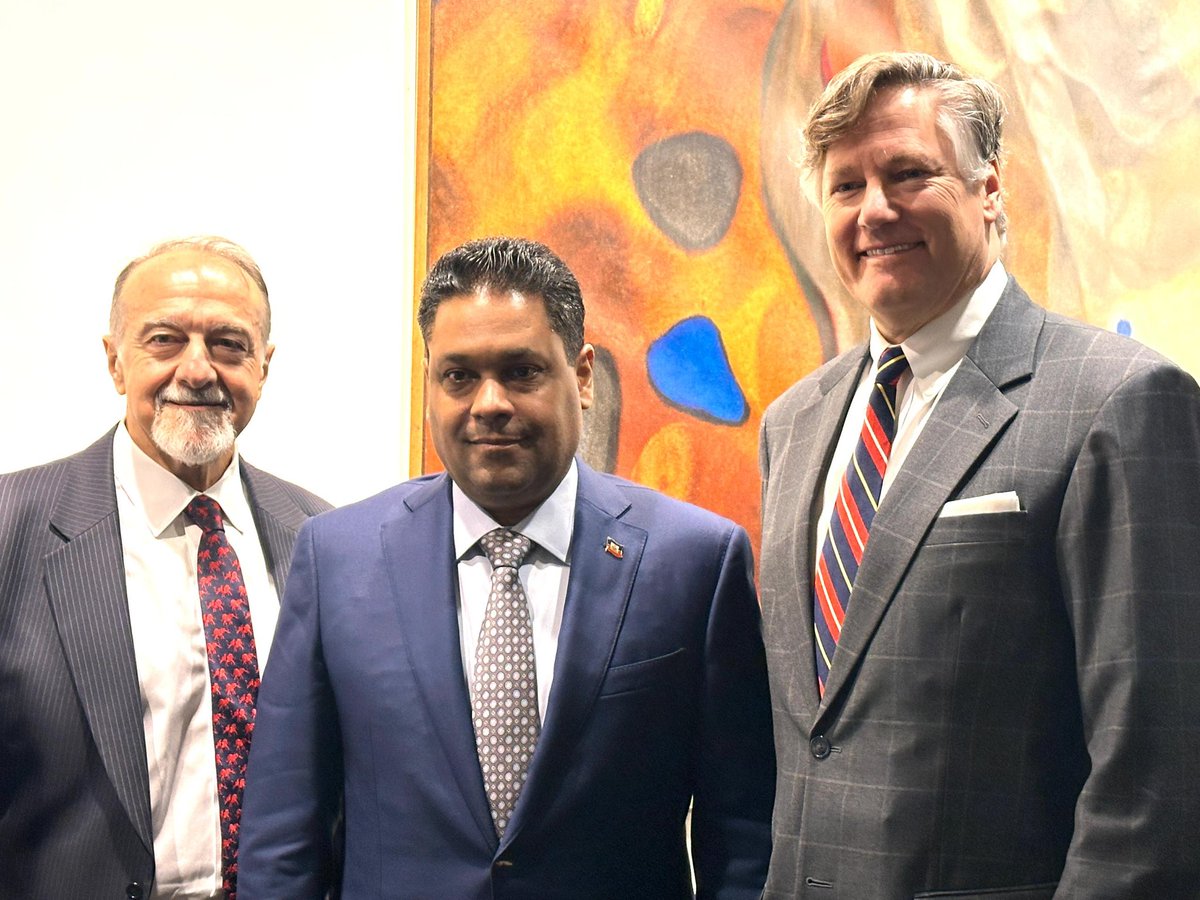 Le Président du Conseil Présidentiel de Transition, S.E.M. Laurent Saint-Cyr, a rencontré le Sous-secrétaire d’État Christopher Landau, en marge de la 80ᵉ session de l’Assemblée générale des Nations Unies à New York. Ils ont échangé sur la situation sécuritaire en Haïti et sur