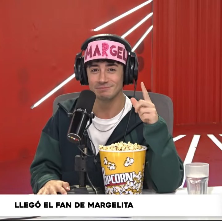 Sol_Intothesun's tweet photo. Chicos entienden que Kevsho hizo todo el programa con la vincha de #Margelita y encima fue la voz del pueblo preguntando todo jajajaja https://t.co/h4mkPd8Zw2