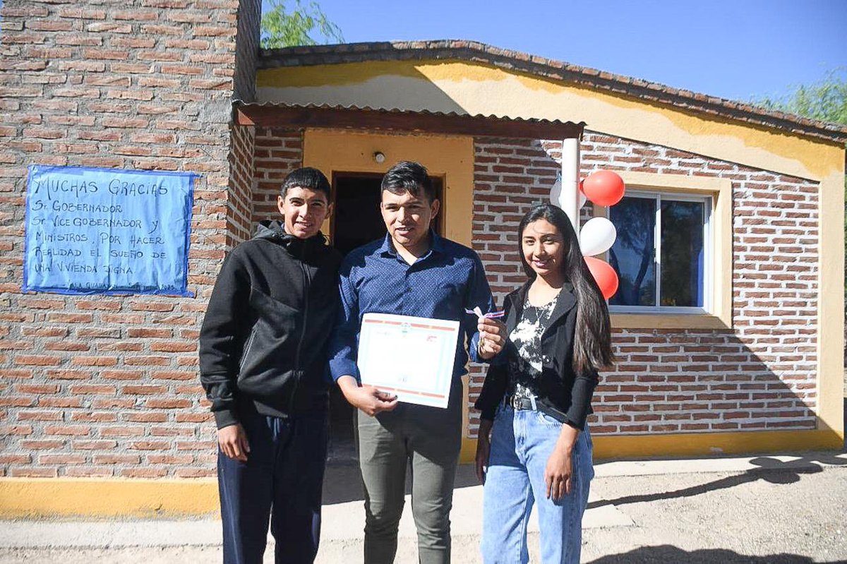Más #obras de calidad para todas las familias de #Guasayán 🏥🏘️❤️

➡️ El vicegobernador <a href="/CSilvaNederSDE/">Carlos Silva Neder</a> , en representación del gobernador Gerardo Zamora, entregó 24 viviendas sociales a familias del departamento Guasayán.