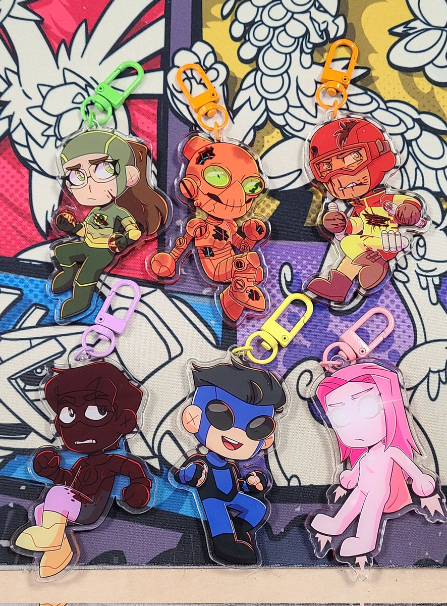 arry_chu's tweet image. Invincible keychains 😱 
Mark is the only one who is happy on both sides oops 
#MarkGrayson #rexsplode #robotinvincible #atomeve #shrinkingrae #olivergrayson