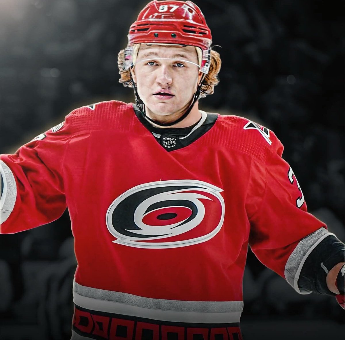 Veteran oddsmaker Adam Thompson has put together hypothetical betting odds for where Kirill Kaprizov could play in 2025-26, with the Carolina Hurricanes opening as the favorites. 👀🌀

Carolina Hurricanes | +400 (20%)
Detroit Red Wings | +450 (18.2%)
Chicago Blackhawks | +450
