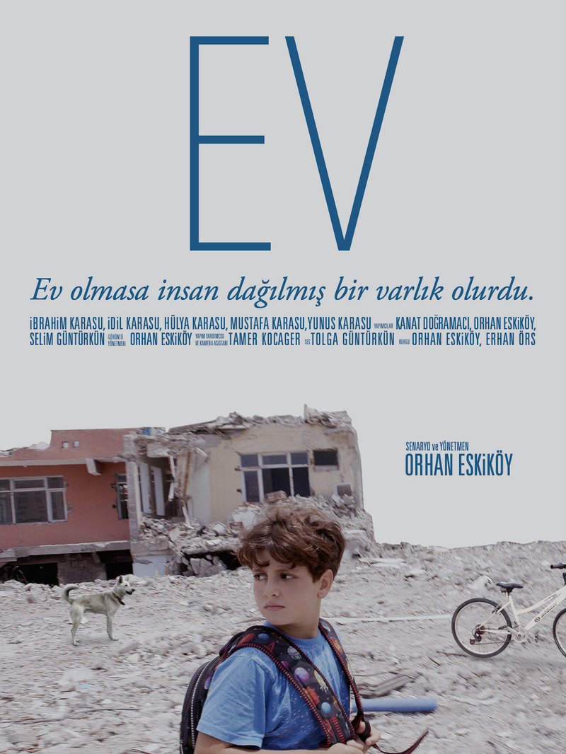 arzuarda_d's tweet photo. #Adanaff maratonuna "İki Dil Bir Bavul" ile hatırlayacağımız Orhan Eskiköy'ün son belgeseli "Ev" ile başladım.
Kamerasını 6 Şubat depremzedelerinden olan bir ailenin günlük hayatına yönelten Eskiköy, ajitasyon ve felaket cümlelerine yaslanmadan gayet iyi bir film ortaya koyuyor. https://t.co/ToWhYT5Lln